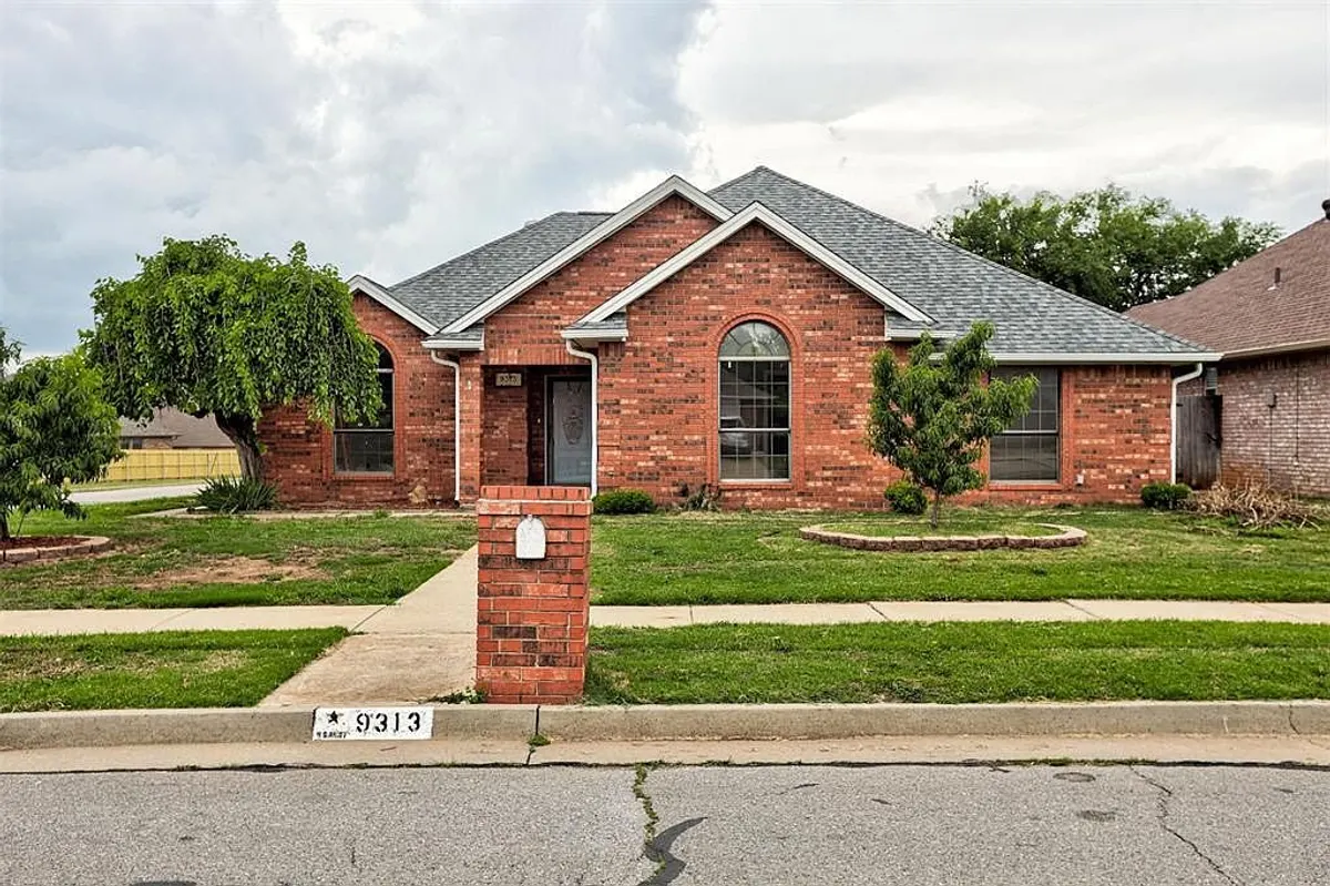Listing photo: home exterior