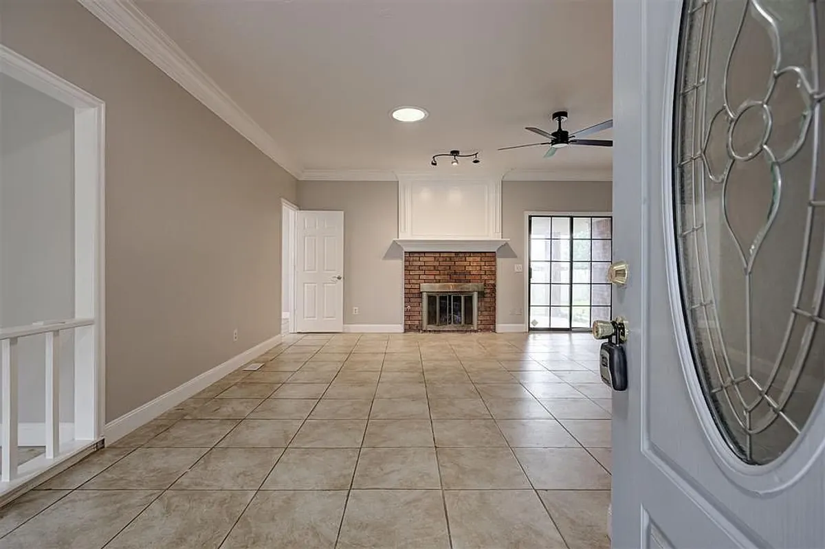 Listing photo: entryway